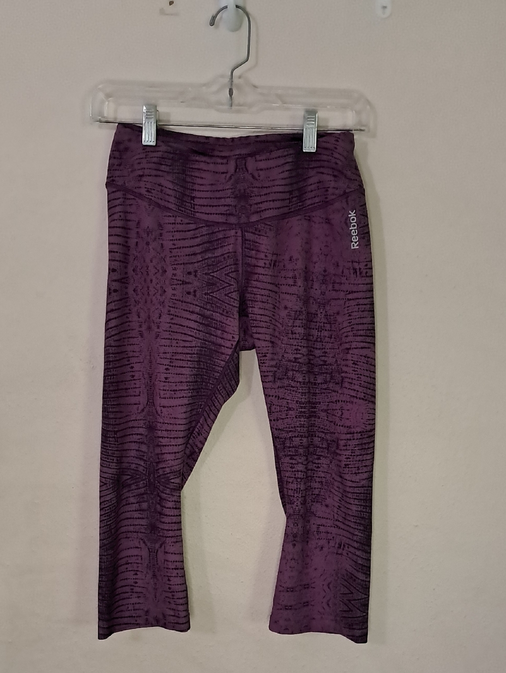 Reebok Women's Size Medium Purple Patterned Capri Leggings